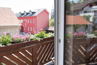 Ein Garten an der Unterkunft Weingut und Gästehaus Wetzler