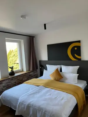 Ein Bett oder Betten in einem Zimmer der Unterkunft Hotel Am Markt