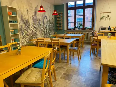 Ein Restaurant oder anderes Speiselokal in der Unterkunft Steffis Hostel Heidelberg