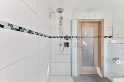 Ein Badezimmer in der Unterkunft Landhotel Schwarzer Adler - Self Check In