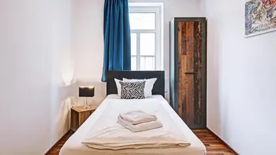 Ein Bett oder Betten in einem Zimmer der Unterkunft Boutique-Hotel Kronenstuben - unschlagbare Zentrumsnähe direkt am Marstall & Marktplatz - Schloss in 3 Min - Frühstück - Langzeitmiete