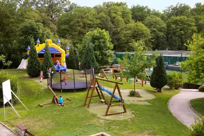 Ein Kinderspielbereich in der Unterkunft Appartment in Freizeitpark