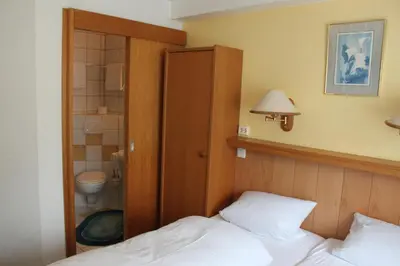 Ein Bett oder Betten in einem Zimmer der Unterkunft Gasthof Jäger