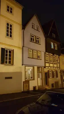 Das Gebäude in dem sich das Privatzimmer befindet
