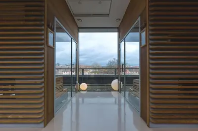Ein allgemeiner Bergblick oder ein Berglick von des Hotels aus