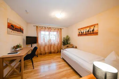 Ein Bett oder Betten in einem Zimmer der Unterkunft Landhotel im Hexenwinkel