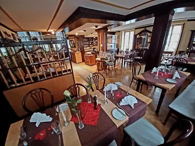 Ein Restaurant oder anderes Speiselokal in der Unterkunft Wein-und Gasthof Zipf