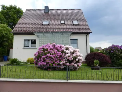 Ein Garten an der Unterkunft Ferienwohnung Baier