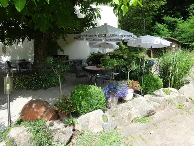 Ein Garten an der Unterkunft Gasthof Waldeslust