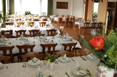 Ein Restaurant oder anderes Speiselokal in der Unterkunft Gasthof Zur Traube