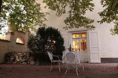 Ein Garten an der Unterkunft Bio-Weingut, Gästehaus und Kräuterhof