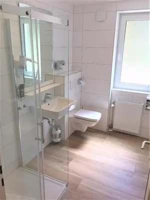 Ein Badezimmer in der Unterkunft Hotel Scheid