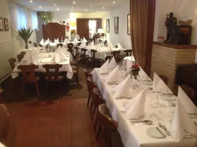 Ein Restaurant oder anderes Speiselokal in der Unterkunft Hotel und Restaurant -Gasthaus Zur Pfalz