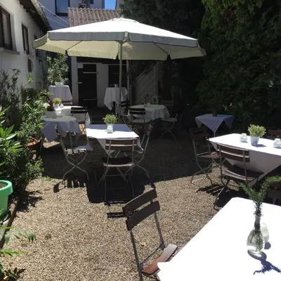 Ein Restaurant oder anderes Speiselokal in der Unterkunft Hotel und Restaurant -Gasthaus Zur Pfalz