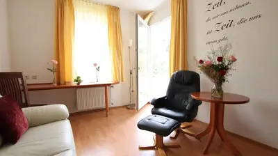 Ein Sitzbereich in der Unterkunft Hotel Kurparkblick inkl Therme und Sauna Eintritt