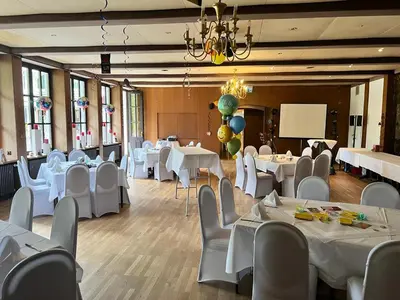 Ein Restaurant oder anderes Speiselokal in der Unterkunft Hotel Kurparkblick inkl Therme und Sauna Eintritt