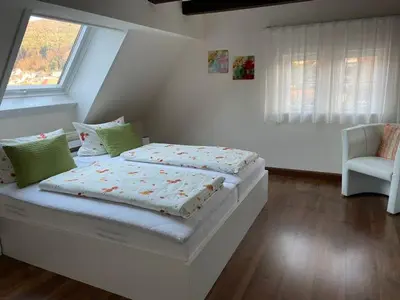 Ein Bett oder Betten in einem Zimmer der Unterkunft Haus am Kastanienwald