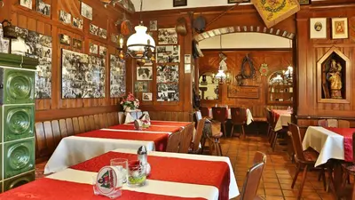 Ein Restaurant oder anderes Speiselokal in der Unterkunft Hotel Restaurant Mönchhof