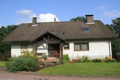 Ein Garten an der Unterkunft Ferienwohnung Schlierbachtal