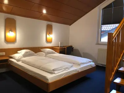 Ein Bett oder Betten in einem Zimmer der Unterkunft Gasthof Zur Krone Garni