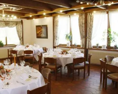 Ein Restaurant oder anderes Speiselokal in der Unterkunft Gasthof Krone