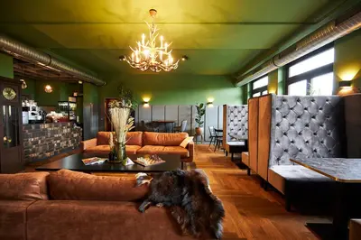 Ein Sitzbereich in der Unterkunft ERCK- Hotel & Gastronomie