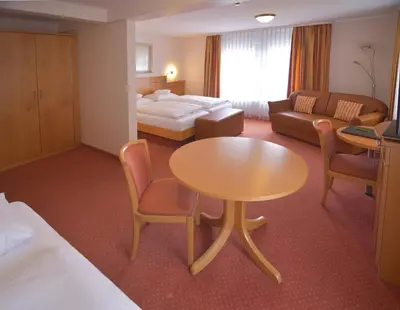 Ein Bett oder Betten in einem Zimmer der Unterkunft Hotel - Restaurant Hirsch