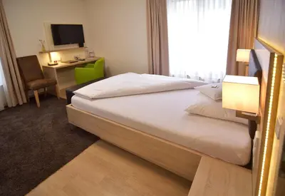 Ein Bett oder Betten in einem Zimmer der Unterkunft Hotel - Restaurant Hirsch