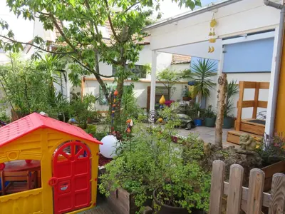 Ein Garten an der Unterkunft Die Ferienwohnung in Lörzweiler