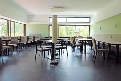 Ein Restaurant oder anderes Speiselokal in der Unterkunft Autobahn Hotel Pfungstadt Ost