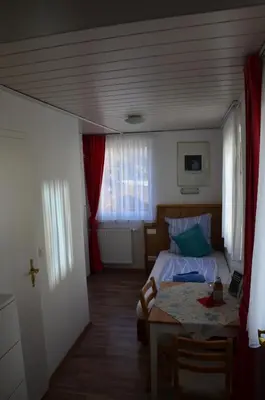 Ein Bett oder Betten in einem Zimmer der Unterkunft Gasthaus Löwen