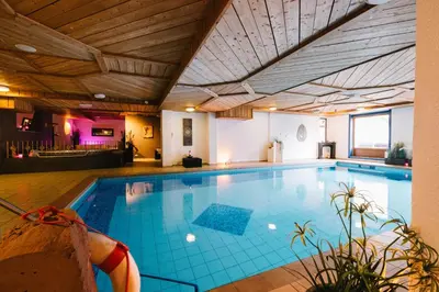 Der Swimmingpool an oder in der Nähe von hotel zentlinde