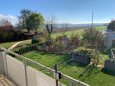 Ein Garten an der Unterkunft City Apartment Hasenheide - Wohnung mit 3 Schlafzimmern und Balkon mit Landschaftsblick