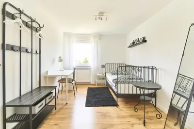 Ein Bett oder Betten in einem Zimmer der Unterkunft City Apartment Hasenheide - Wohnung mit 3 Schlafzimmern und Balkon mit Landschaftsblick