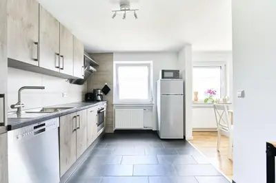 Küche/Küchenzeile in der Unterkunft City Apartment Hasenheide - Wohnung mit 3 Schlafzimmern und Balkon mit Landschaftsblick