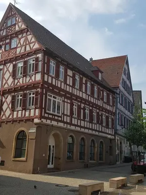 Das Gebäude in dem sich das Privatzimmer befindet