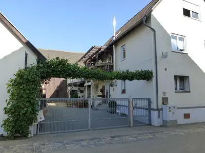 Das Gebäude in dem sich die Ferienwohnung befindet