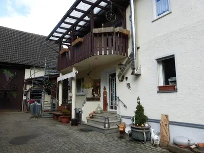 Das Gebäude in dem sich die Ferienwohnung befindet