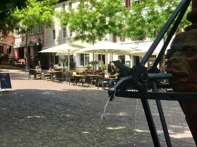 Ein Restaurant oder anderes Speiselokal in der Unterkunft Büdinger Hof