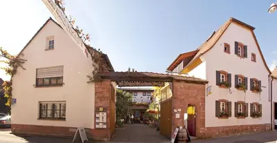 Das Gebäude in dem sich das Ferienhaus befindet