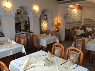 Ein Restaurant oder anderes Speiselokal in der Unterkunft Restaurant-Hotel Dimitra