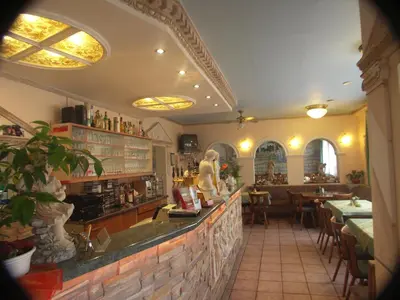 Ein Restaurant oder anderes Speiselokal in der Unterkunft Restaurant-Hotel Dimitra