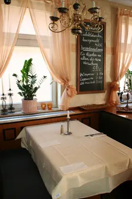 Ein Restaurant oder anderes Speiselokal in der Unterkunft Restaurant Orakel