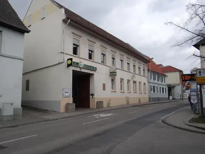Das Gebäude in dem sich das Gasthaus befindet