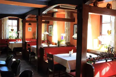 Ein Restaurant oder anderes Speiselokal in der Unterkunft Hotel Restaurant Reichsadler