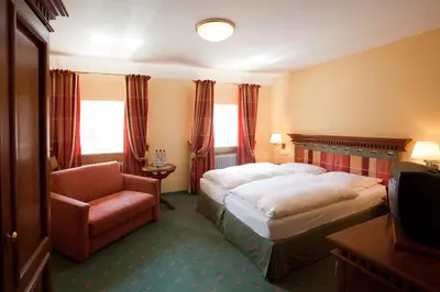 Ein Bett oder Betten in einem Zimmer der Unterkunft Hotel Karpfen
