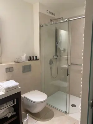Ein Badezimmer in der Unterkunft Hotel Eberhards am Wasser