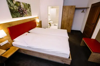 Ein Bett oder Betten in einem Zimmer der Unterkunft Hotel Restaurant Lamm Rosswag