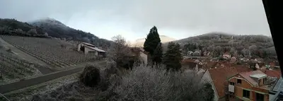 Ein allgemeiner Bergblick oder ein Berglick von der Ferienwohnung aus