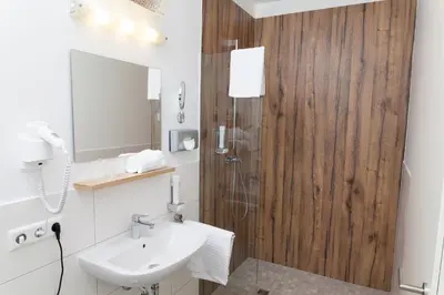 Ein Badezimmer in der Unterkunft Hotel Hohenloher Tor